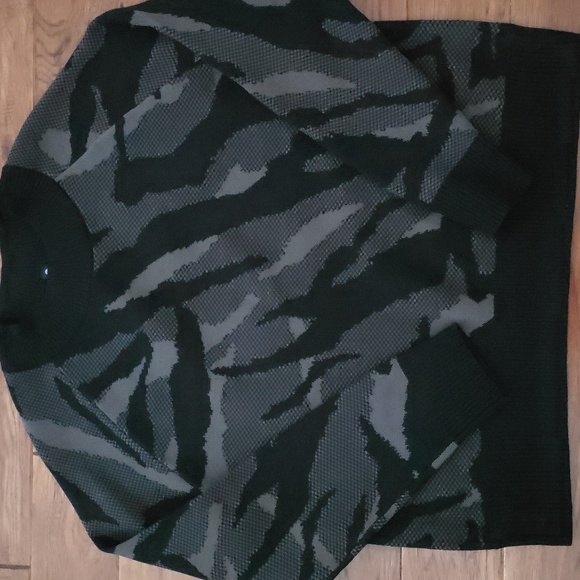 Atheta Camo Sweater Size Small - Picture 1 of 6